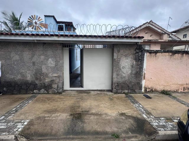 Casa com 360m² 5 quartos e 4 banheiros, à venda ou para alugar, no bairro Parque Tarcisio Miranda em Campos dos Goytacazes