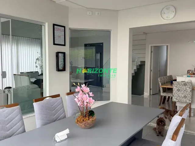 Casa 3 quartos e 4 banheiros, à venda, no bairro Condomínio Residencial Mantiqueira em São José dos Campos