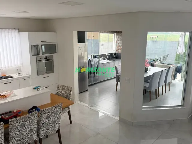 Casa 3 quartos e 4 banheiros, à venda, no bairro Condomínio Residencial Mantiqueira em São José dos Campos