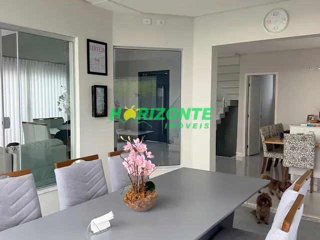 Casa 3 quartos e 4 banheiros, à venda, no bairro Condomínio Residencial Mantiqueira em São José dos Campos