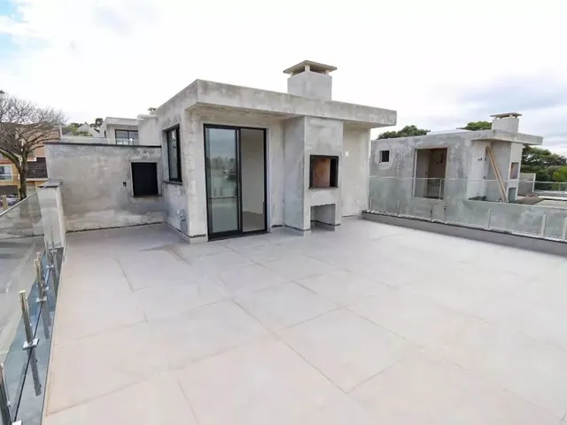 Casa 3 quartos e 4 banheiros, à venda, no bairro Mercês em Curitiba
