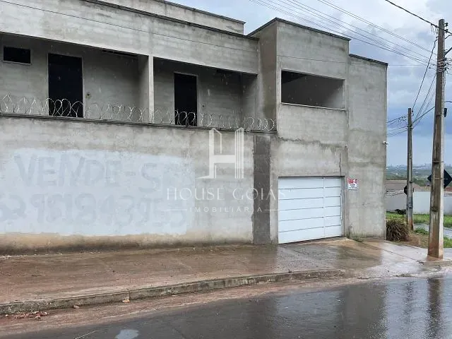 Casa com 311m² 5 quartos e 2 banheiros, à venda, no bairro Residencial Hebrom em Senador Canedo