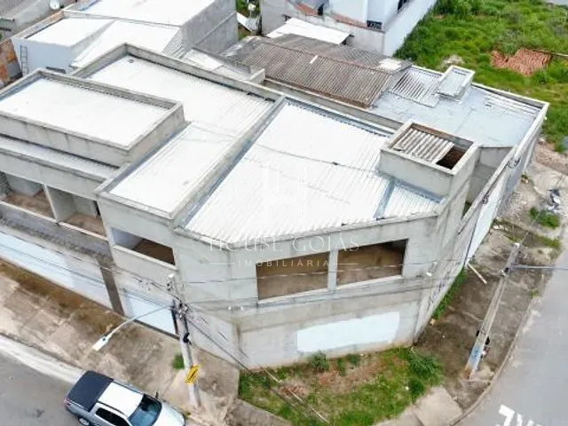 Casa com 311m² 5 quartos e 2 banheiros, à venda, no bairro Residencial Hebrom em Senador Canedo
