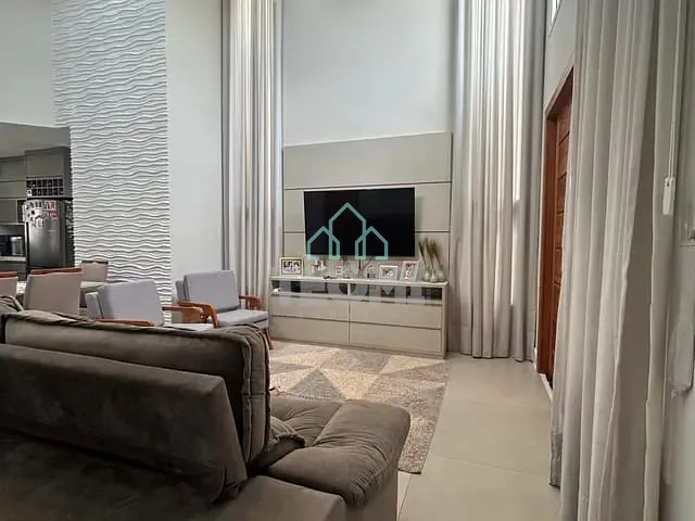 Casa com 300m² 3 quartos e 4 banheiros, à venda, no bairro Jardim Santa Tereza em Taubaté