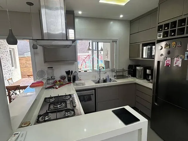 Casa com 300m² 3 quartos e 4 banheiros, à venda, no bairro Jardim Santa Tereza em Taubaté