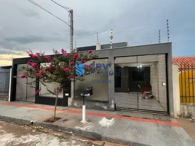 Casa com 90m² 3 quartos e 2 banheiros, à venda, no bairro Indusville em Londrina