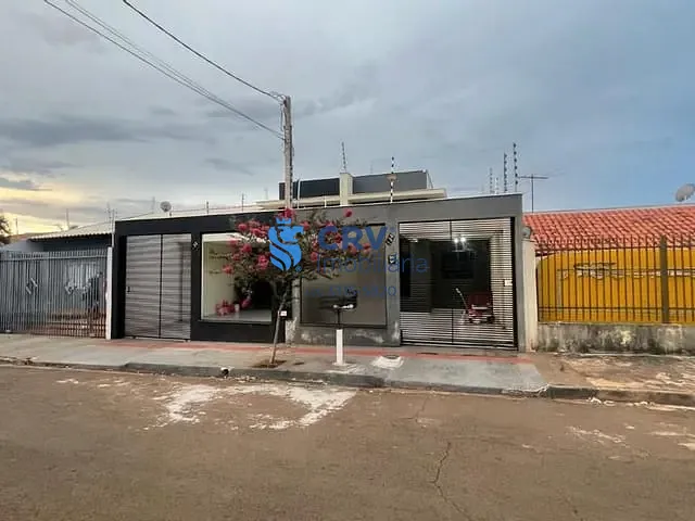 Casa com 90m² 3 quartos e 2 banheiros, à venda, no bairro Indusville em Londrina