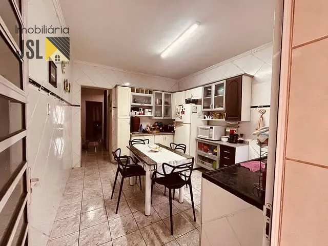 Sobrado com 125m² 3 quartos e 2 banheiros, à venda, no bairro Vila Santa Izabel em Caçapava