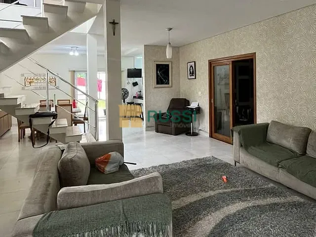 Casa 3 quartos e 3 banheiros, à venda ou para alugar, no bairro Loteamento Villa Branca em Jacareí