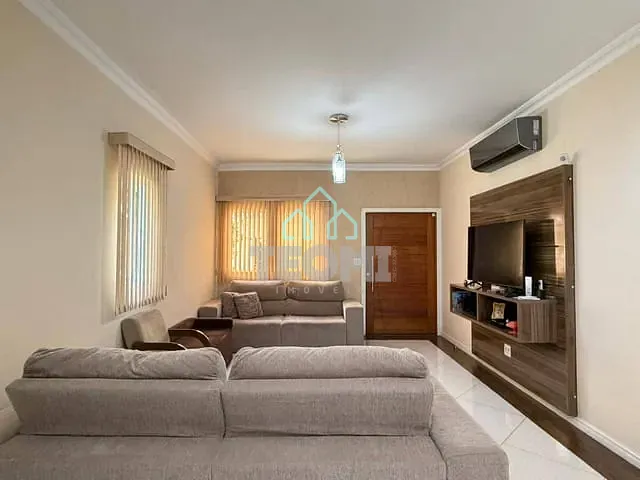 Casa com 550m² 3 quartos e 3 banheiros, à venda, no bairro Jardim Continental II em Taubaté