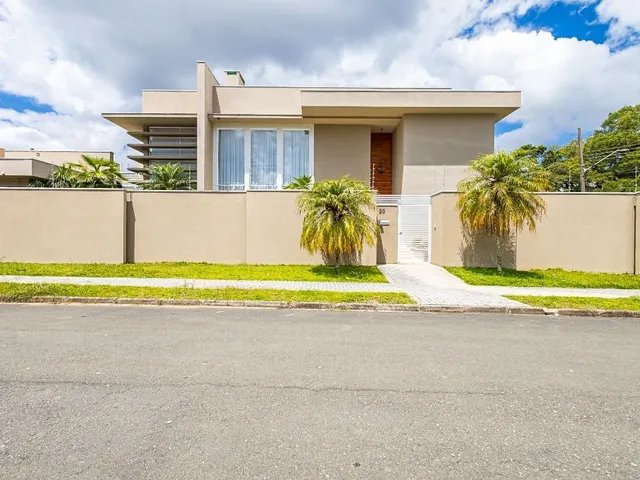 Casa com 658m² 4 quartos e 8 banheiros, à venda, no bairro Butiatuvinha em Curitiba