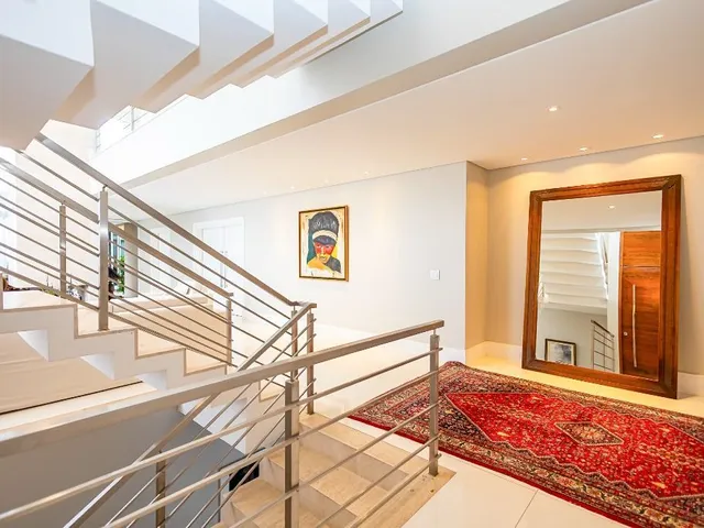 Casa com 658m² 4 quartos e 8 banheiros, à venda, no bairro Butiatuvinha em Curitiba