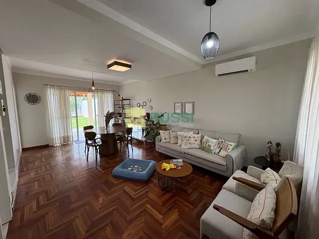 Casa com 388m² 4 quartos e 3 banheiros, à venda, no bairro Urbanova em São José dos Campos