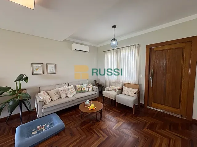 Casa com 388m² 4 quartos e 3 banheiros, à venda, no bairro Urbanova em São José dos Campos