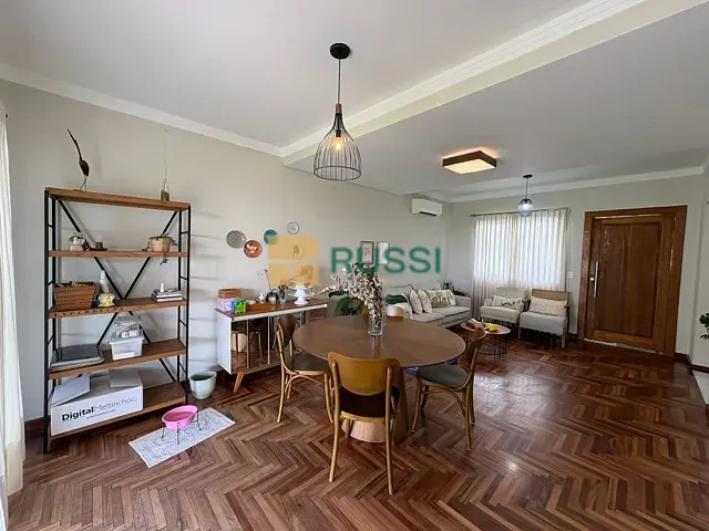 Casa com 388m² 4 quartos e 3 banheiros, à venda, no bairro Urbanova em São José dos Campos