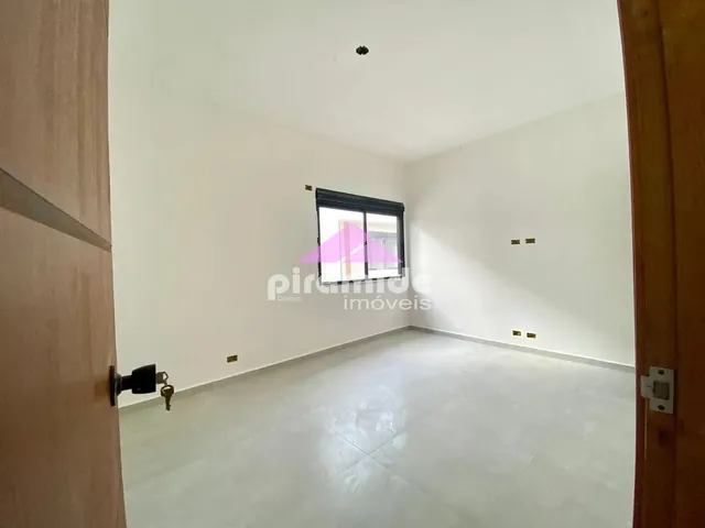 Casa com 90m² 2 quartos e 3 banheiros, à venda, no bairro Pontal de Santa Marina em Caraguatatuba