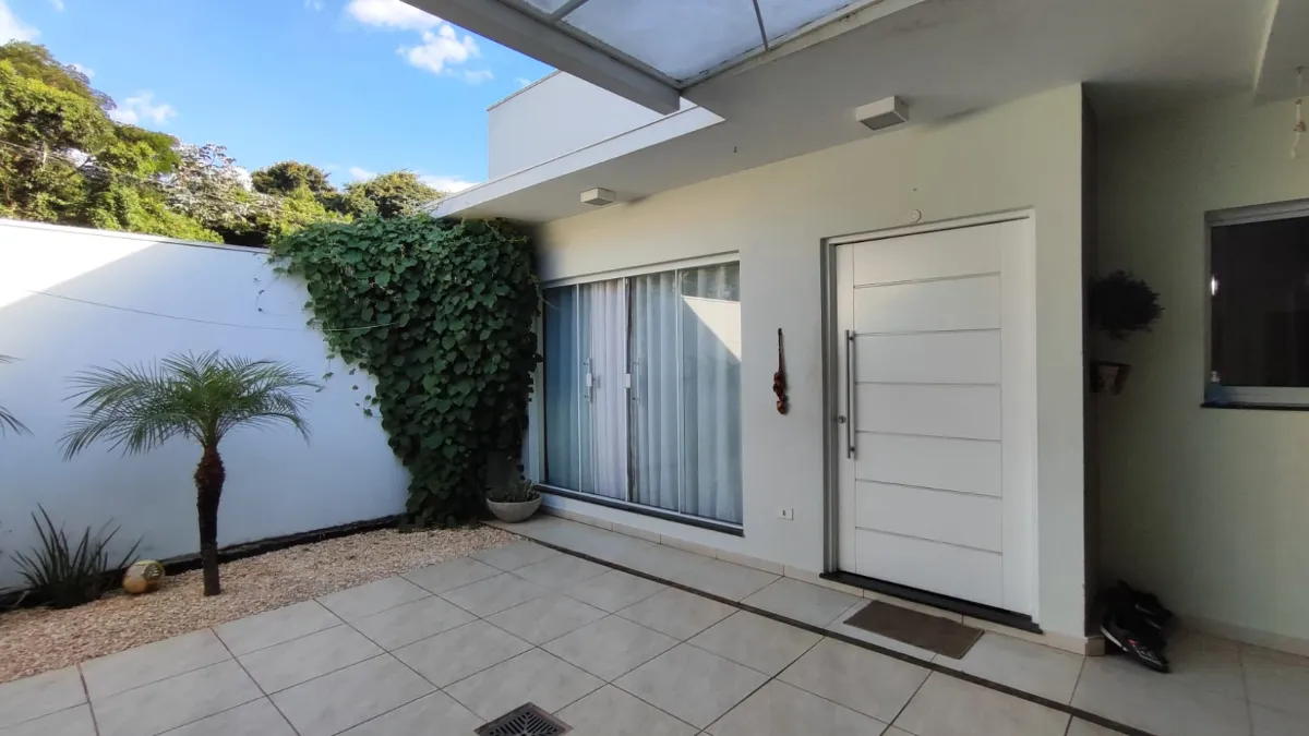 Casa para venda em Jardim Sevilha com 3 quartos, sendo 2 suítes, 161m²