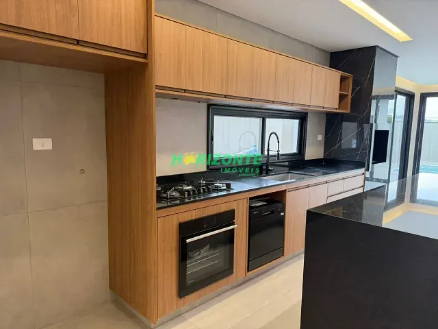 Casa com 360m² 3 quartos e 4 banheiros, à venda, no bairro Condomínio Bellavittá em Caçapava