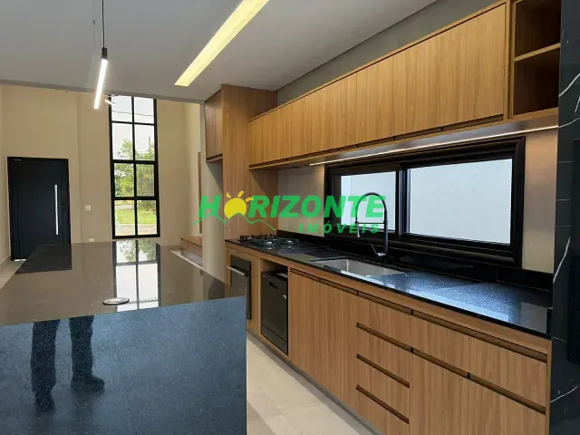 Casa com 360m² 3 quartos e 4 banheiros, à venda, no bairro Condomínio Bellavittá em Caçapava