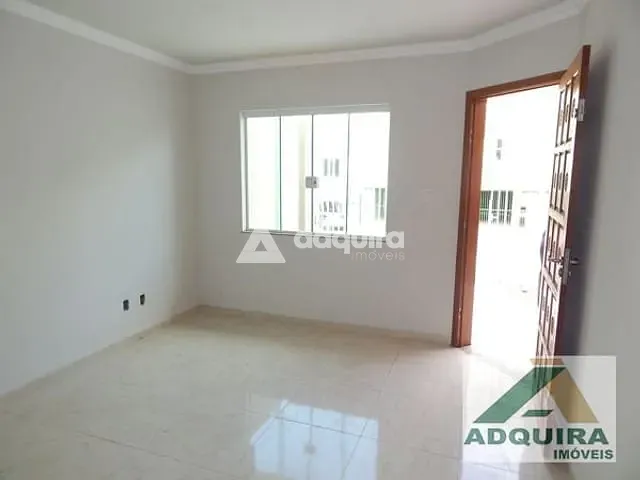 Sobrado 3 quartos e 3 banheiros, à venda, no bairro Ronda em Ponta Grossa