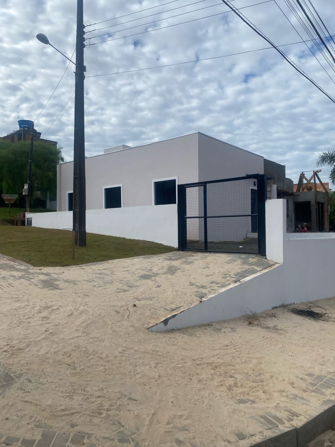 Casa à venda com 2 dormitórios, 1 banheiro, 1 vaga de garagem e 56m² de área privativa no bairro Paraíso