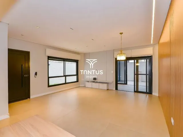 Casa com 154m² 3 quartos e 3 banheiros, para alugar, no bairro Água Verde em Curitiba