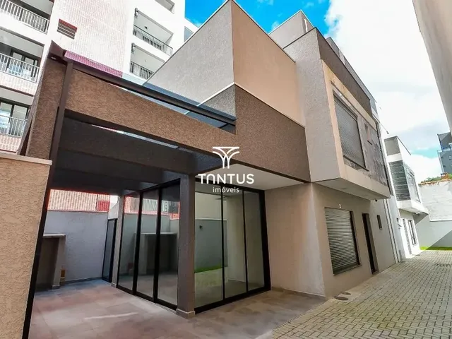 Casa com 154m² 3 quartos e 3 banheiros, para alugar, no bairro Água Verde em Curitiba