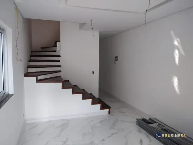 Casa 3 quartos e 2 banheiros, à venda, no bairro Jardim Mirna em Taboão da Serra