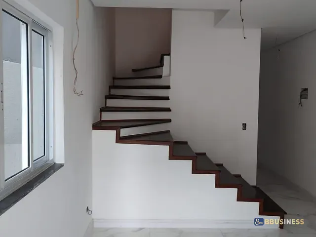 Casa 3 quartos e 2 banheiros, à venda, no bairro Jardim Mirna em Taboão da Serra