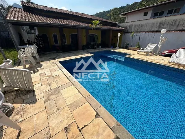 Casa com 380m² 3 quartos e 2 banheiros, à venda, no bairro Verde Mar em Caraguatatuba