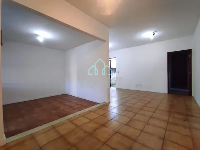 Casa 3 quartos e 2 banheiros, para alugar, no bairro Bel Recanto em Taubaté
