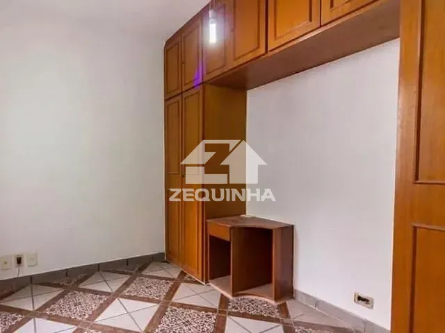 Casa com 250m² 3 quartos e 3 banheiros, para alugar, no bairro Vila Campesina em Osasco