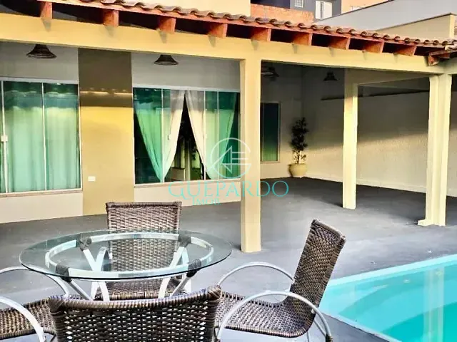 Casa com 267m² 2 quartos e 3 banheiros, à venda, no bairro Jardim Barra Forrest em Londrina