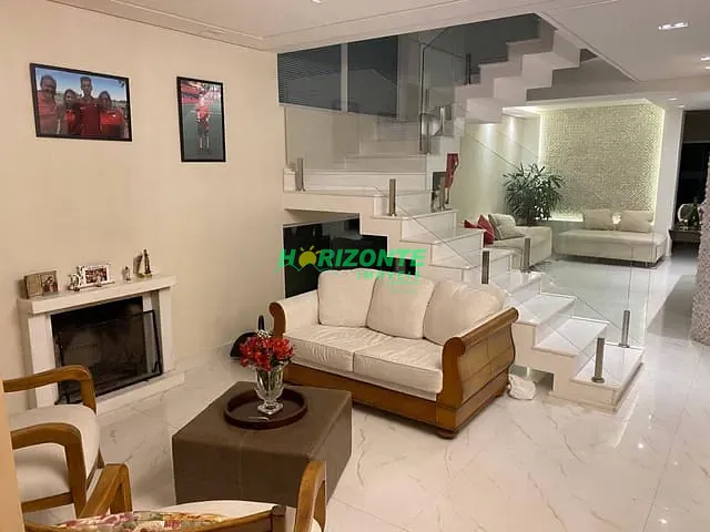 Casa com 360m² 4 quartos e 5 banheiros, à venda, no bairro Urbanova em São José dos Campos