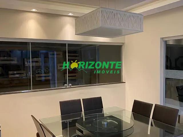 Casa com 360m² 4 quartos e 5 banheiros, à venda, no bairro Urbanova em São José dos Campos