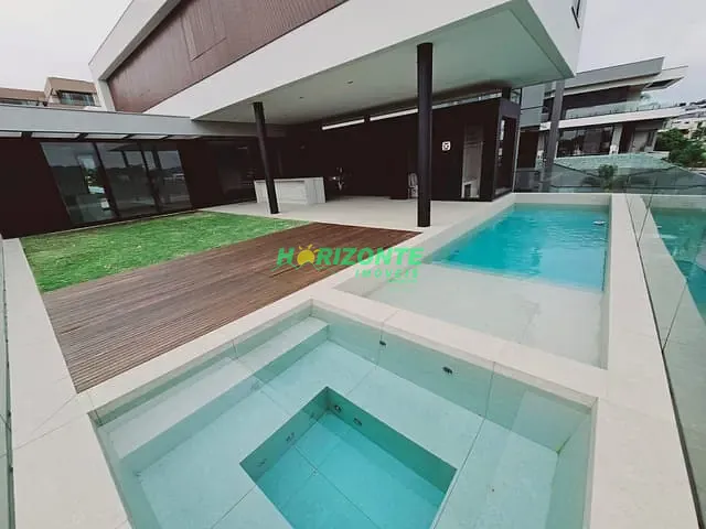 Casa com 350m² 4 quartos e 5 banheiros, à venda, no bairro Condomínio Residencial Alphaville II em São José dos Campos