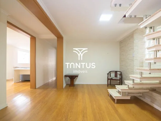 Casa com 400m², à venda, no bairro Cristo Rei em Curitiba