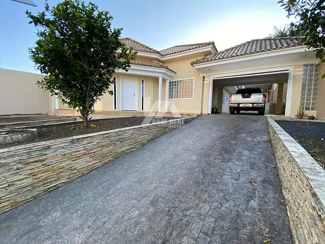 Casa 3 quartos e 4 banheiros, à venda, no bairro Jardim Carvalho em Ponta Grossa