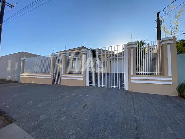 Casa 3 quartos e 4 banheiros, à venda, no bairro Jardim Carvalho em Ponta Grossa