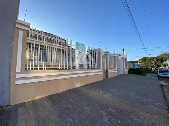 Casa 3 quartos e 4 banheiros, à venda, no bairro Jardim Carvalho em Ponta Grossa