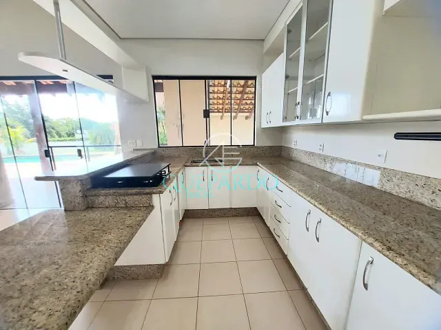 Casa com 1650m² 4 quartos e 7 banheiros, para alugar, no bairro Recanto do Salto em Londrina