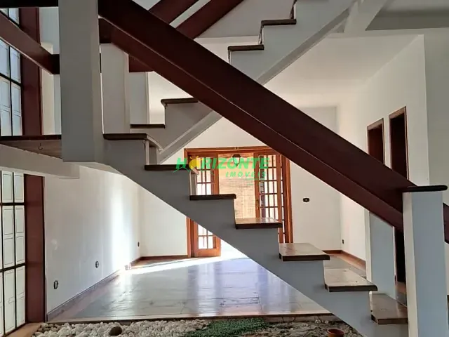 Casa com 360m² 4 quartos e 5 banheiros, à venda, no bairro Urbanova em São José dos Campos