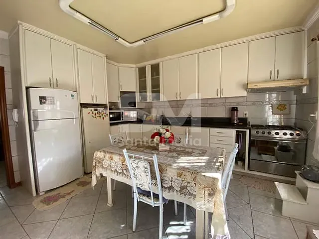 Casa 4 quartos e 3 banheiros, para alugar, no bairro Maria Goretti em Chapecó
