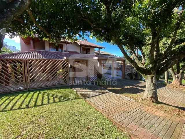 Casa 4 quartos e 3 banheiros, para alugar, no bairro Maria Goretti em Chapecó