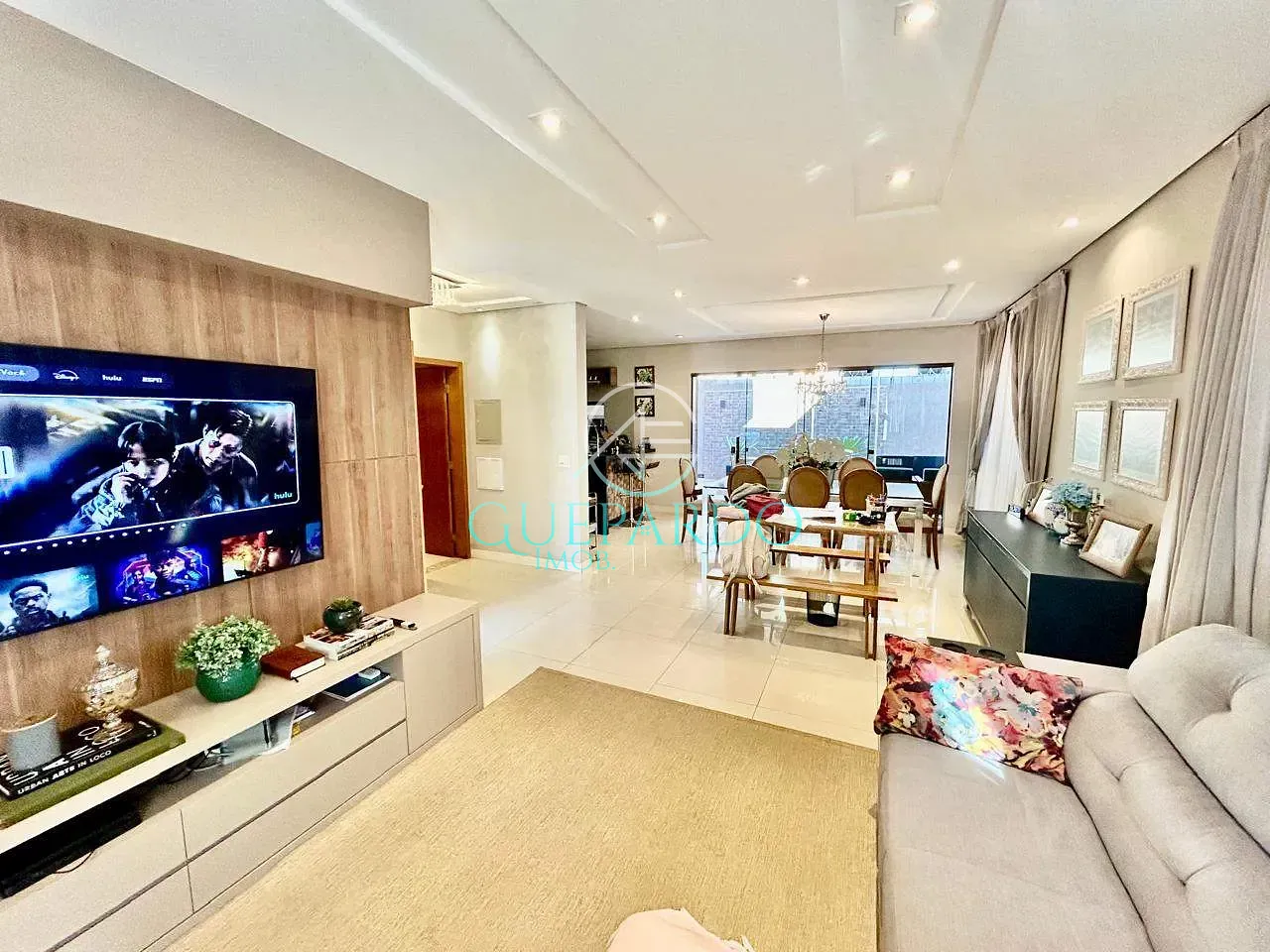 Casa, 4 quartos, 220 m² - Foto 1