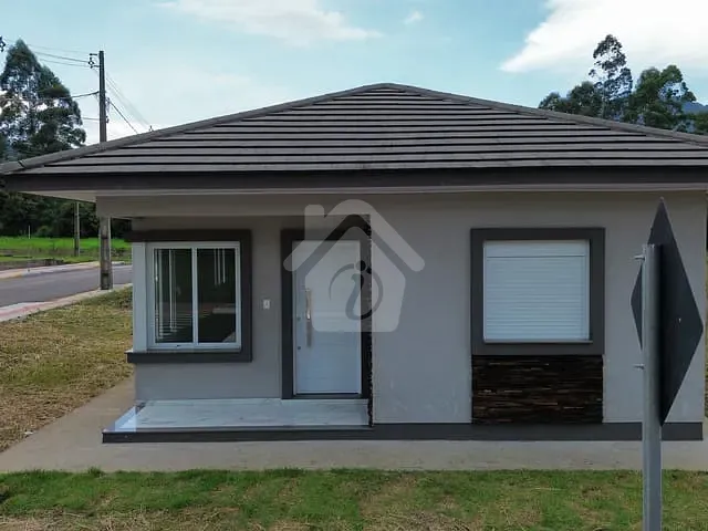 Casa 2 quartos e 1 banheiro, para alugar, no bairro Centro em Poço das Antas