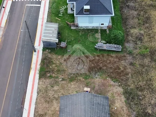 Casa 2 quartos e 1 banheiro, para alugar, no bairro Centro em Poço das Antas