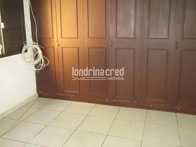 Casa com 323m² 3 quartos e 2 banheiros, à venda, no bairro Vila Larsen 1 em Londrina