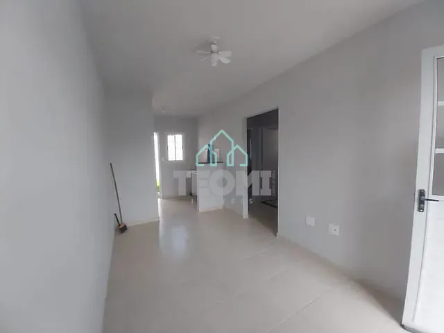 Casa 2 quartos e 1 banheiro, para alugar, no bairro Distrito Industrial do Una II em Taubaté