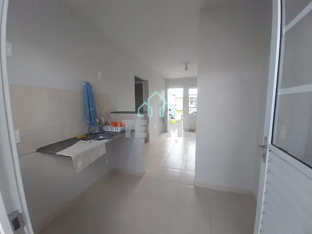Casa 2 quartos e 1 banheiro, para alugar, no bairro Distrito Industrial do Una II em Taubaté